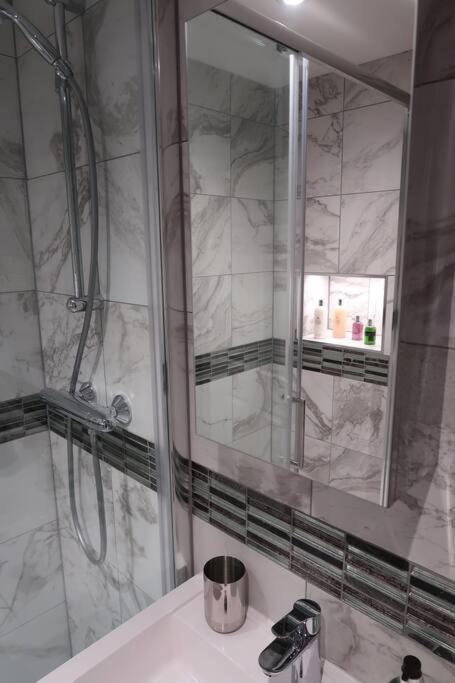 ***Spotless, Bright 1 Double Bed Apartment*** Bath Exterior foto